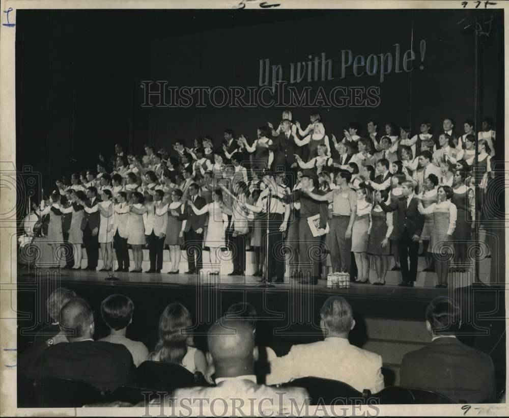 1968 Press Photo The UP With People cast at New Orleans Municipal Auditorium 1968 Press Photo The UP With People cast at New Orleans Municipal Auditorium