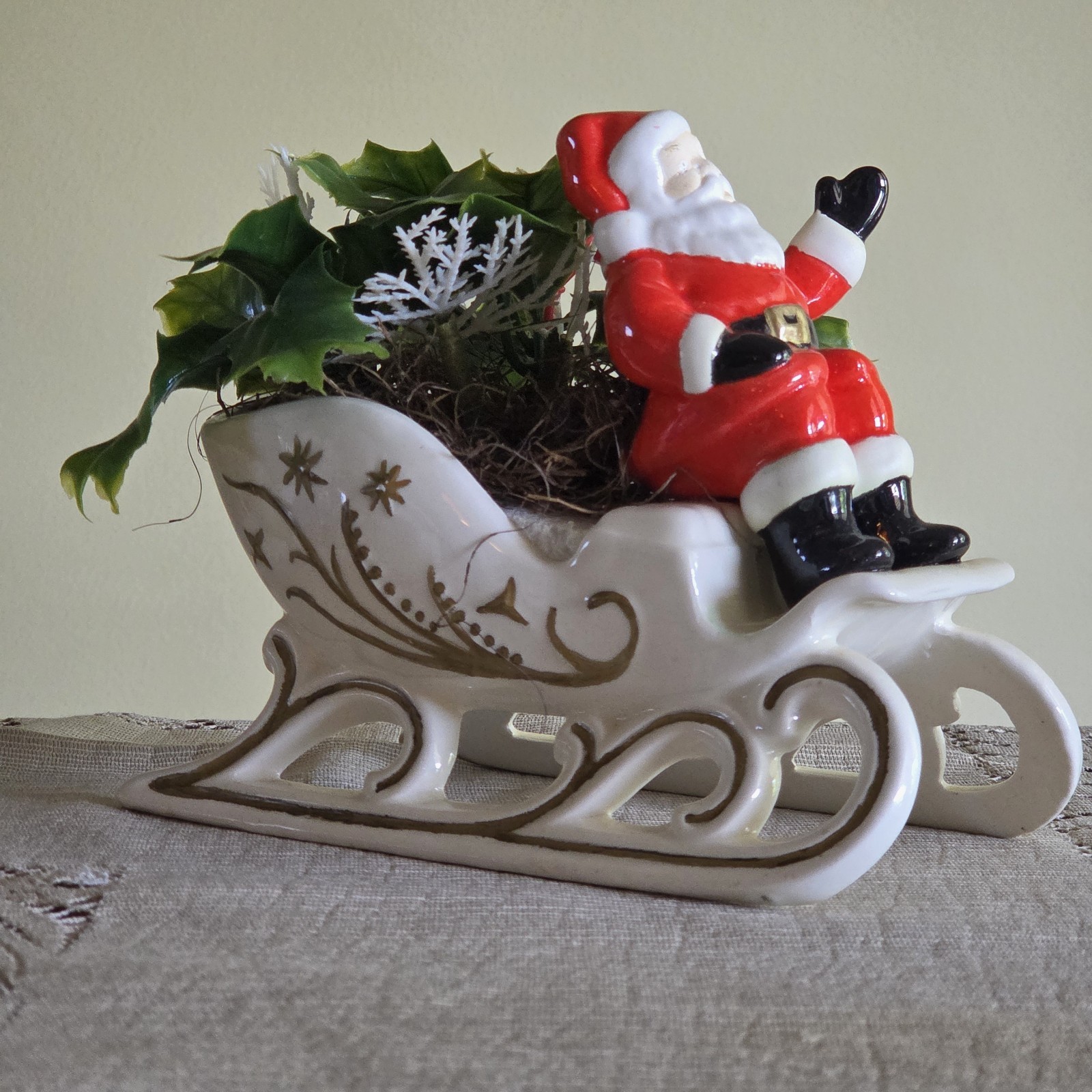 Vtg Holland Mold Ceramic Hobbyist Santa on Sleigh Christmas Holly Berry Floral