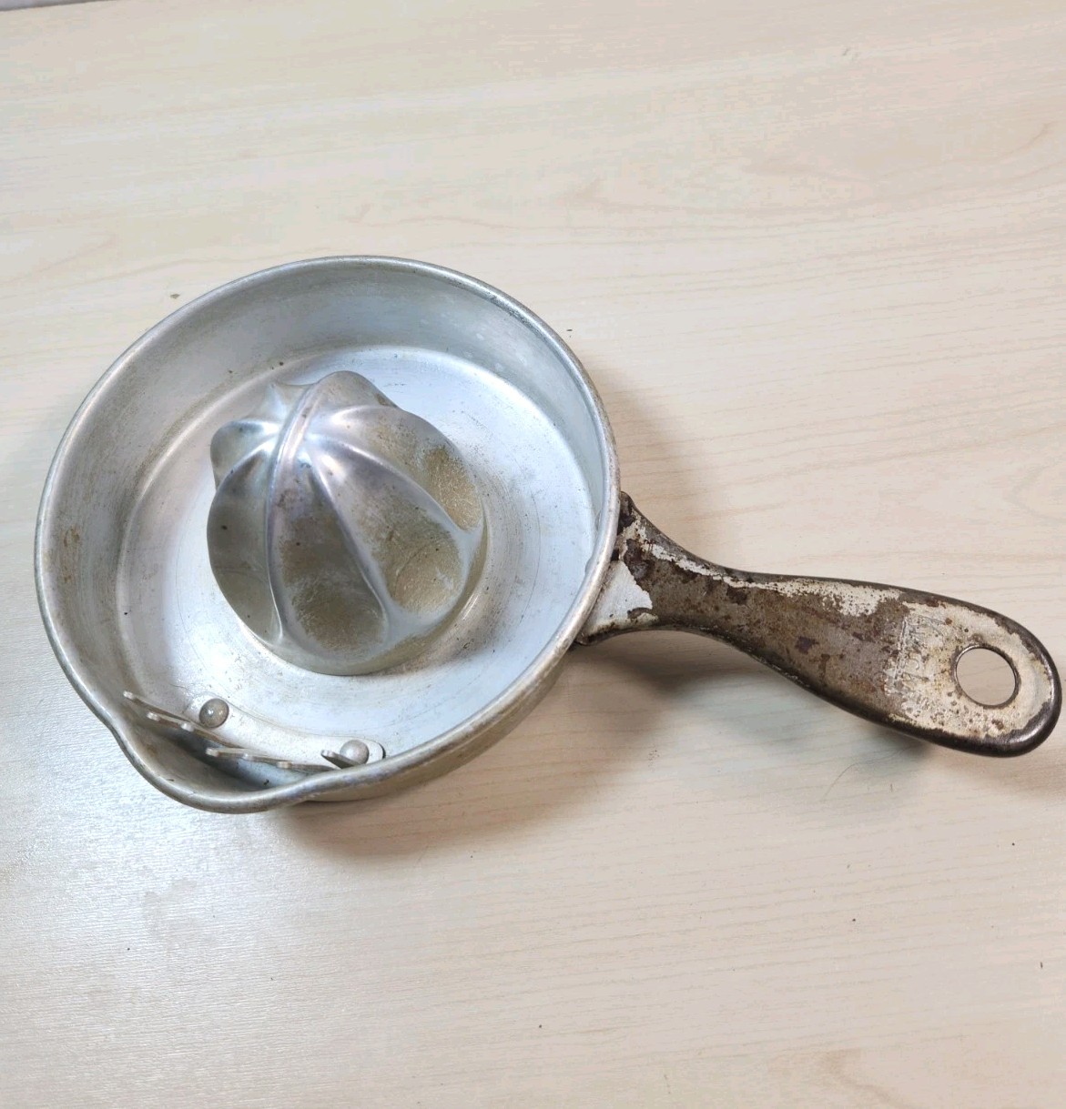 Vintage Aluminum Quam-Nichols Co Kwicky Citrus Juicer Chicago Farmhouse Decor_AI