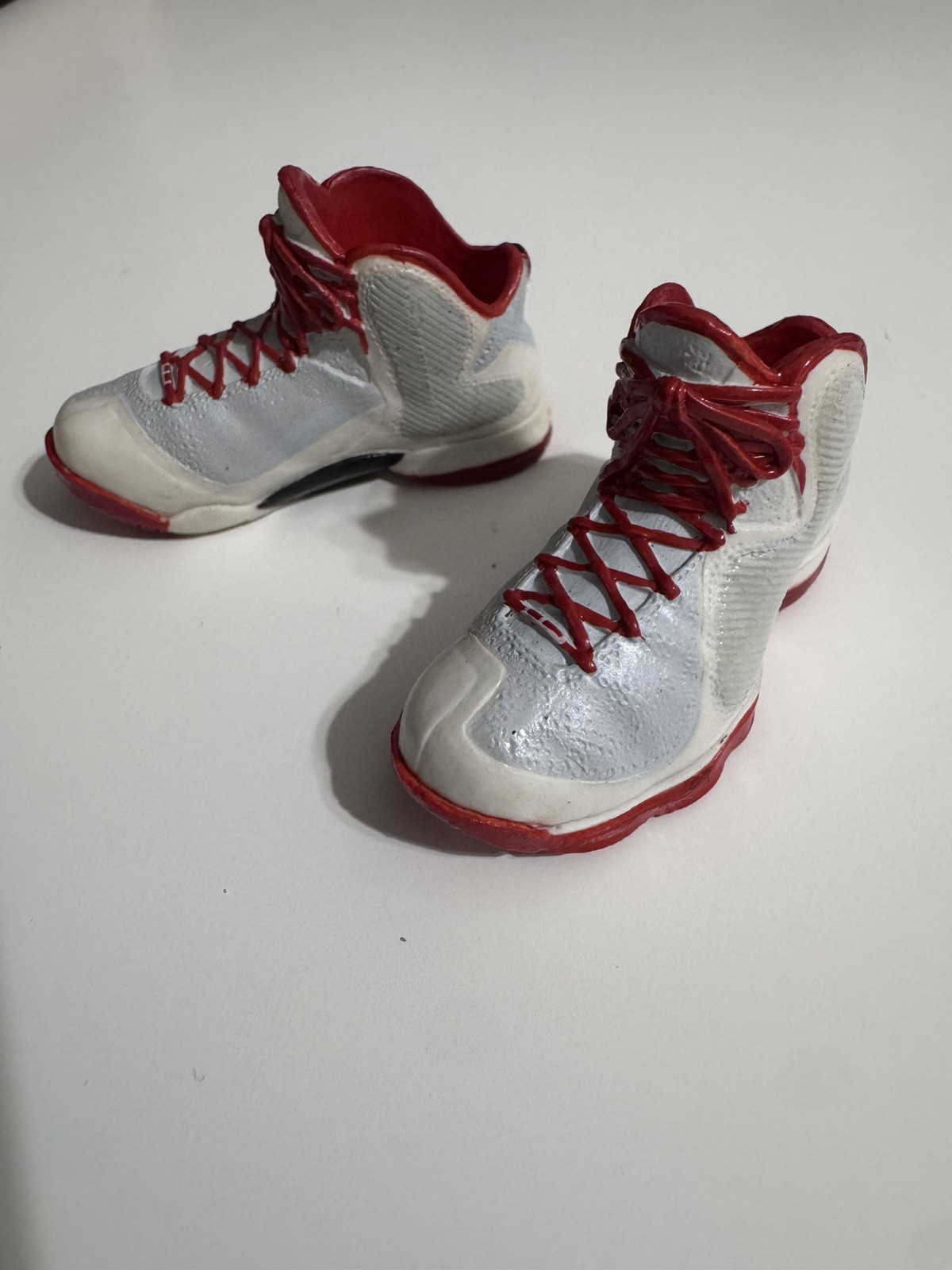 Original Enterbay Miami Heat LeBron James LbJ9 shoes 1/6 scale 