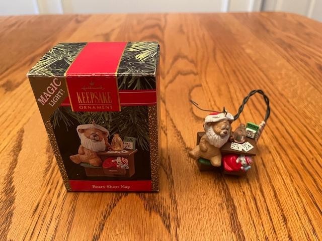 1990 Hallmark Keepsake Ornament Beary Short Nap W Magic Light