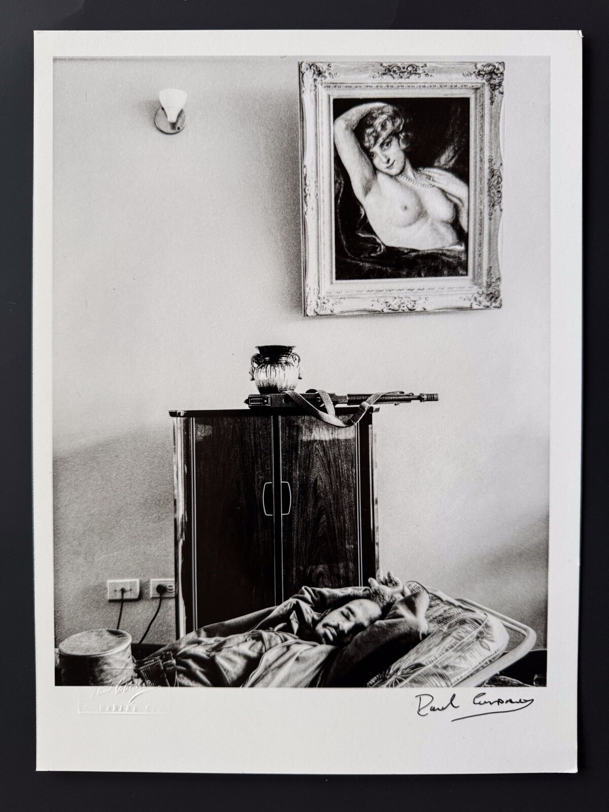 Revolutionary Fighters Smoking Cigars – Iconic 1960s Portrait by Raúl Corrales