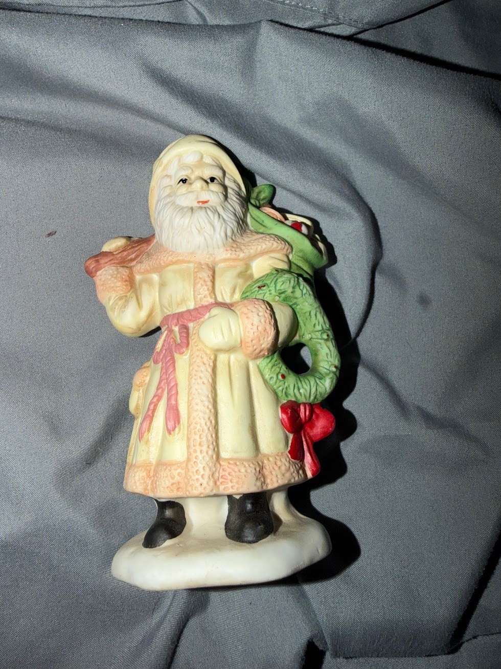 Vintage Santa Claus Figurine Cream Robe Wreath Toy Sack Christmas Decor
