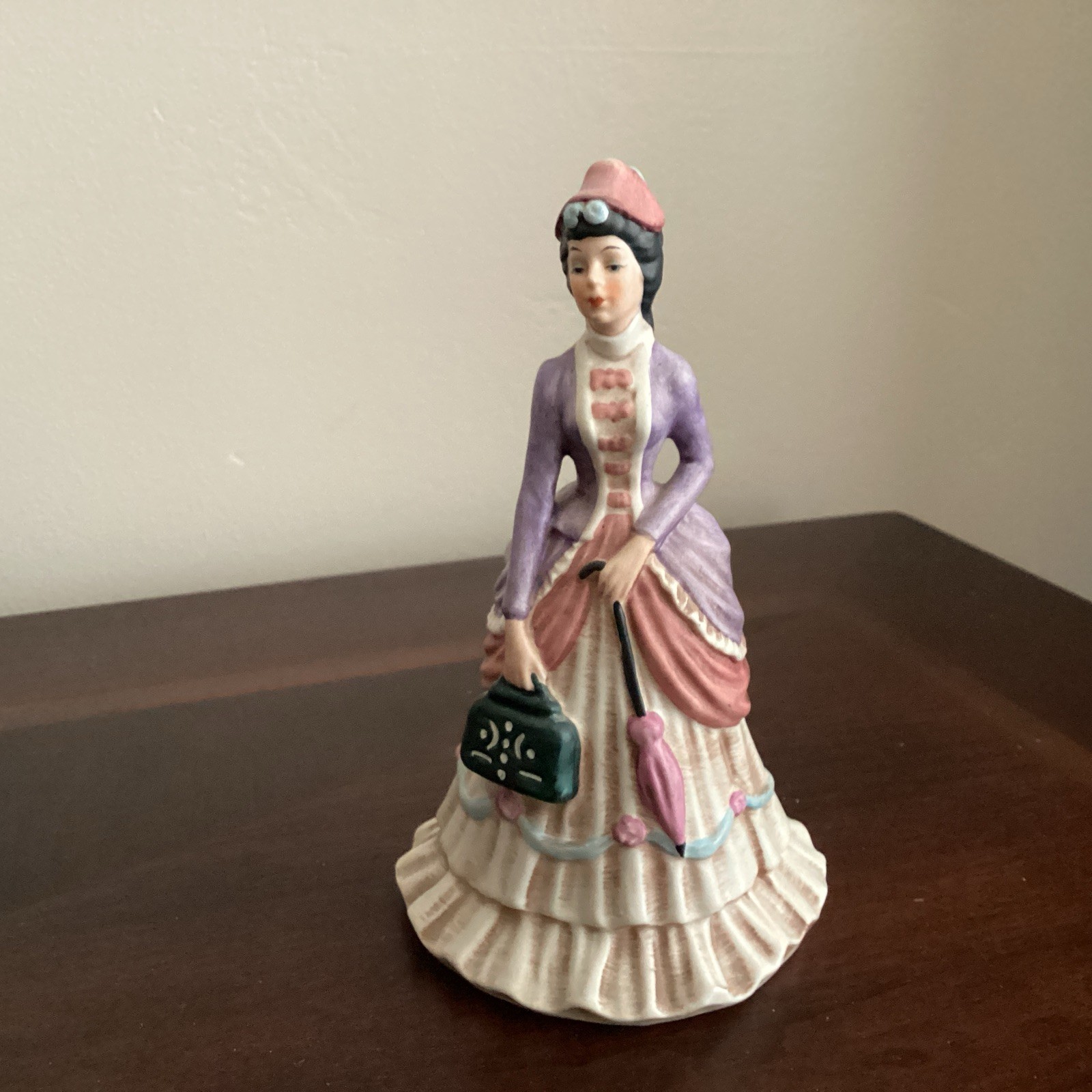 AVON 1973 Mrs Albee First Lady Award Goebel Rare  1000/6500