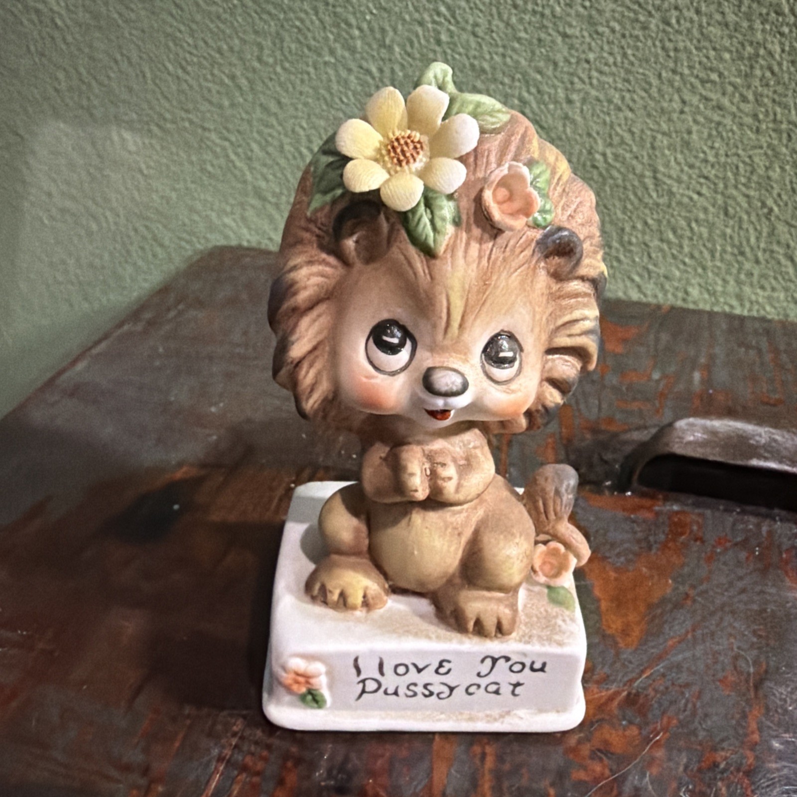 Vtg. 70\'s  \'I love you pussycat\' kitshy figurine Taiwan rep China Artnet Sticker