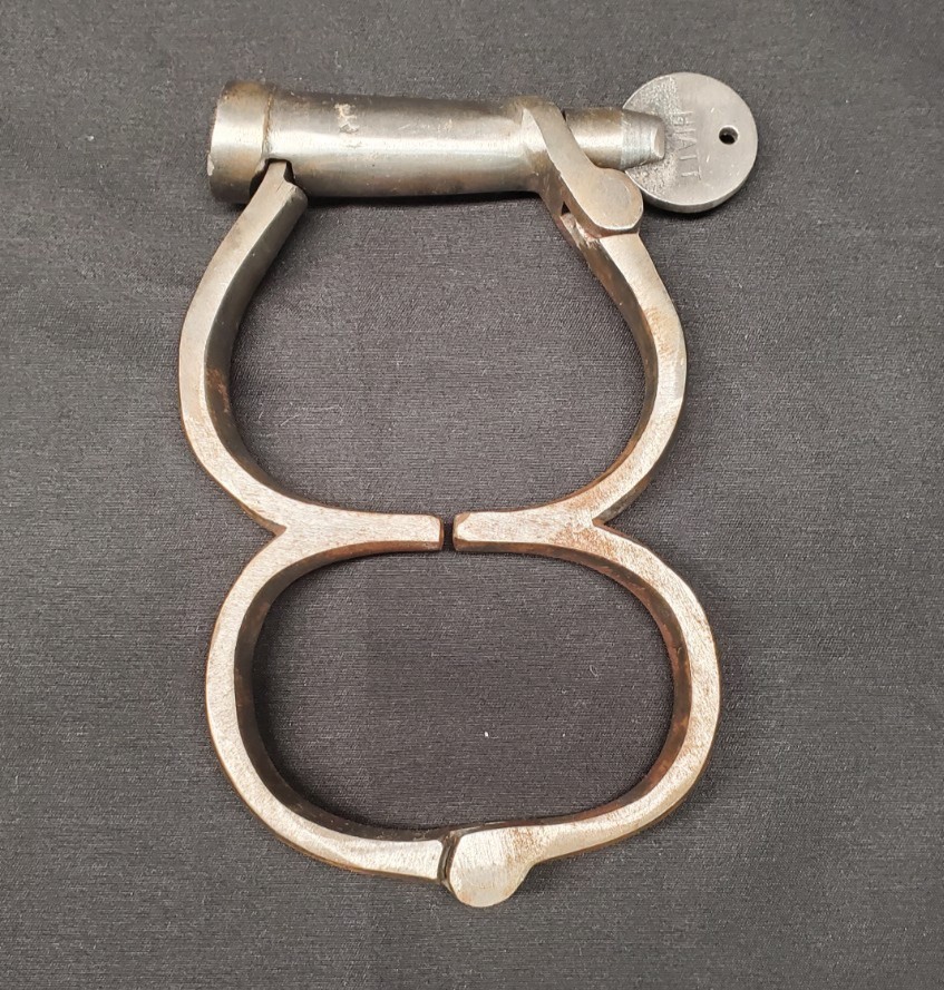 Vintage Hiatt Figure 8 Rigid Handcuffs (Darby Pattern) With Key British Made