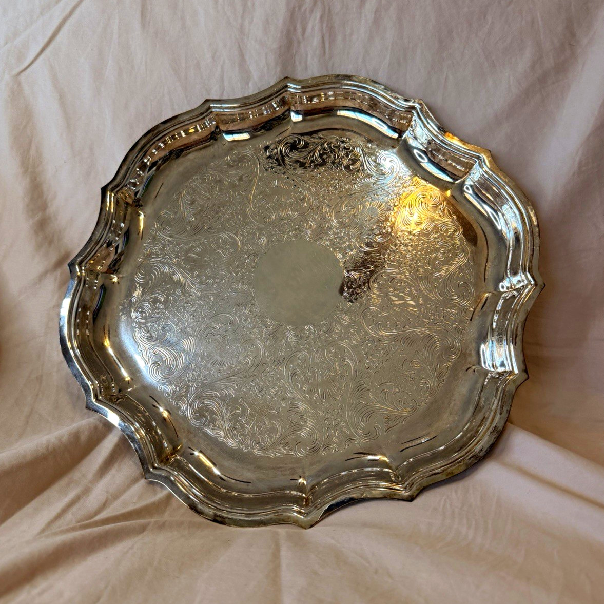 ONEIDA Georgian Scroll Pierced Round Silver Plate Serving Tray ONEIDA Georgian Scroll Pierced Round Silver Plate Serving Tray
