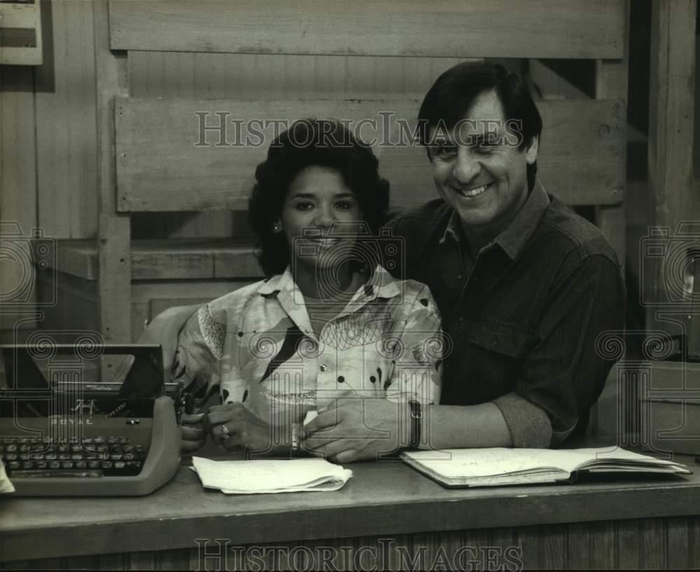 1988 Press Photo Sonya Manzano and Emilio Delgado on Sesame Street, on PBS.