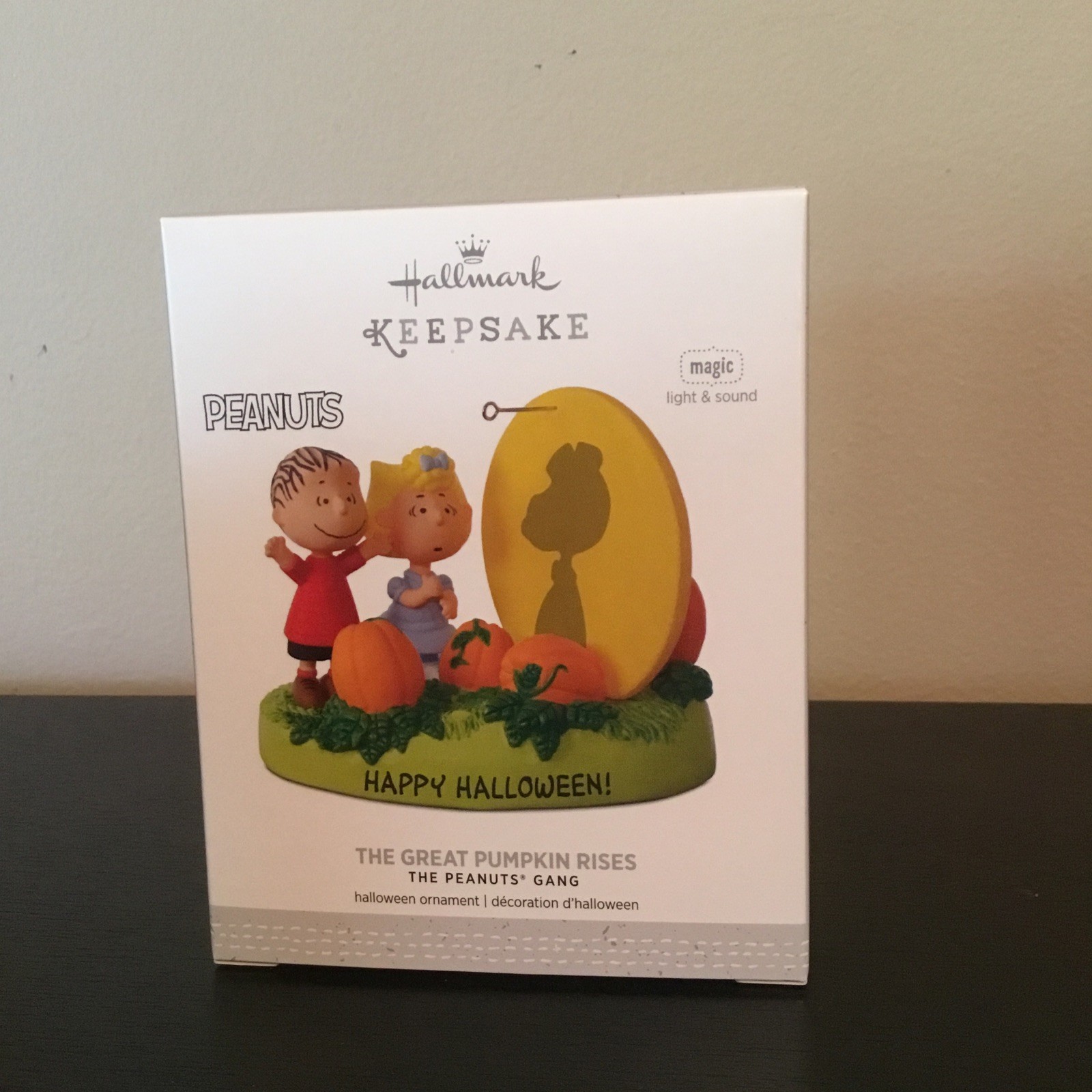 2017 HALLMARK HALLOWEEN ORNAMENT-PEANUTS-THE GREAT PUMPKIN RISES-MAGIC-NEW