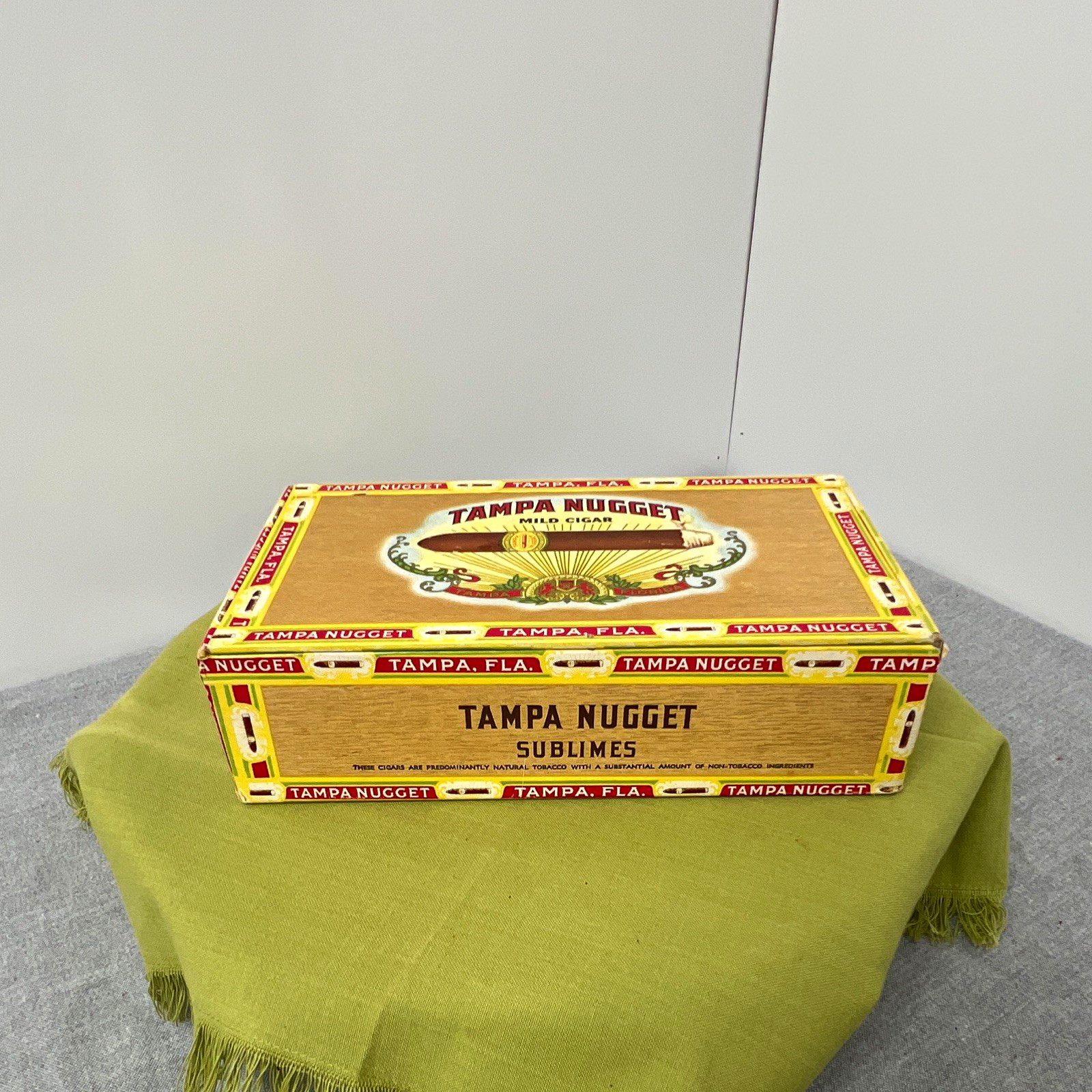 Vintage 1950s Tampa Nugget Sublimes Empty Cigar Box Claro 67-H Stamp 9x5x2.5\
