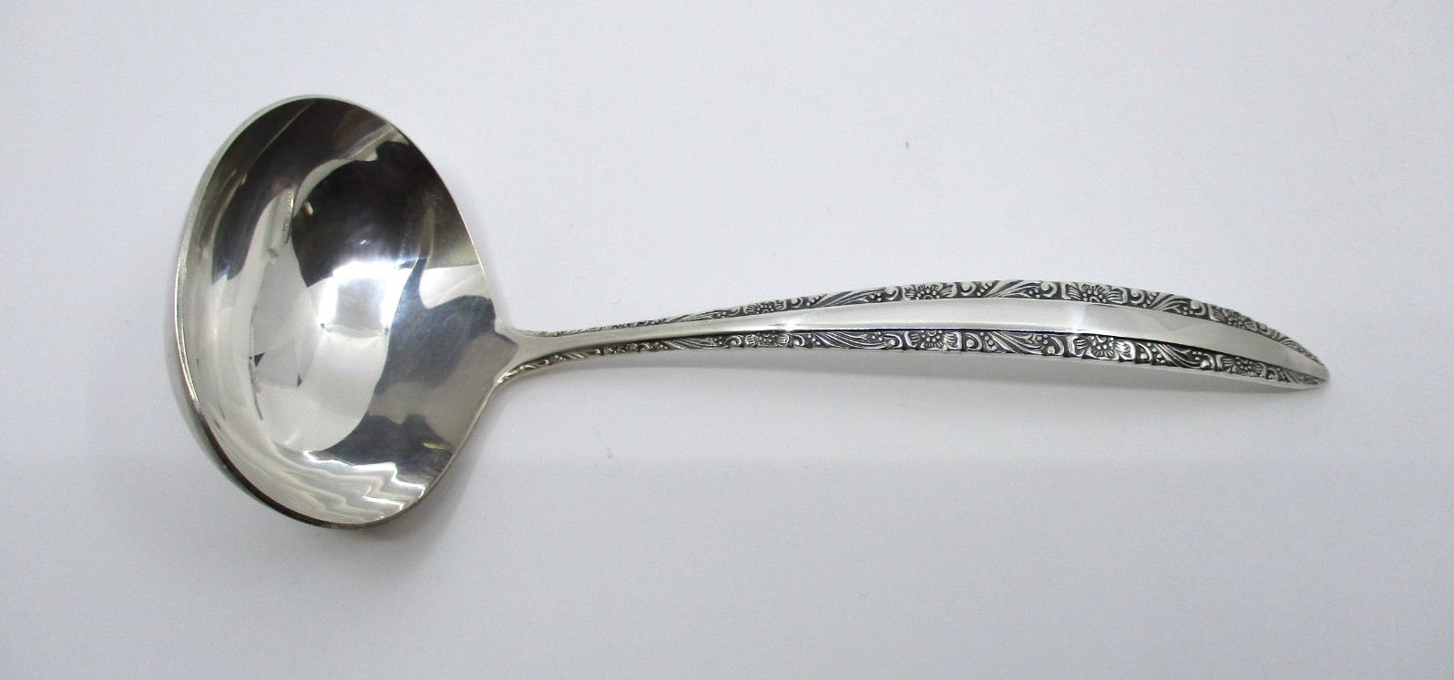 TOWLE  SILVERPLATE CANDLEGLOW GRAVY LADLE - 6 1/2
