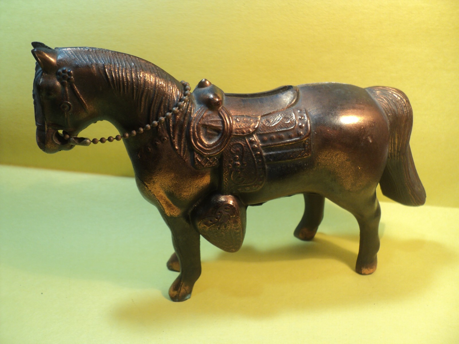 Vintage Copper Tone HORSE COIN BANK WITH SADDLE AND REINS KEY Carnival Prize 5\