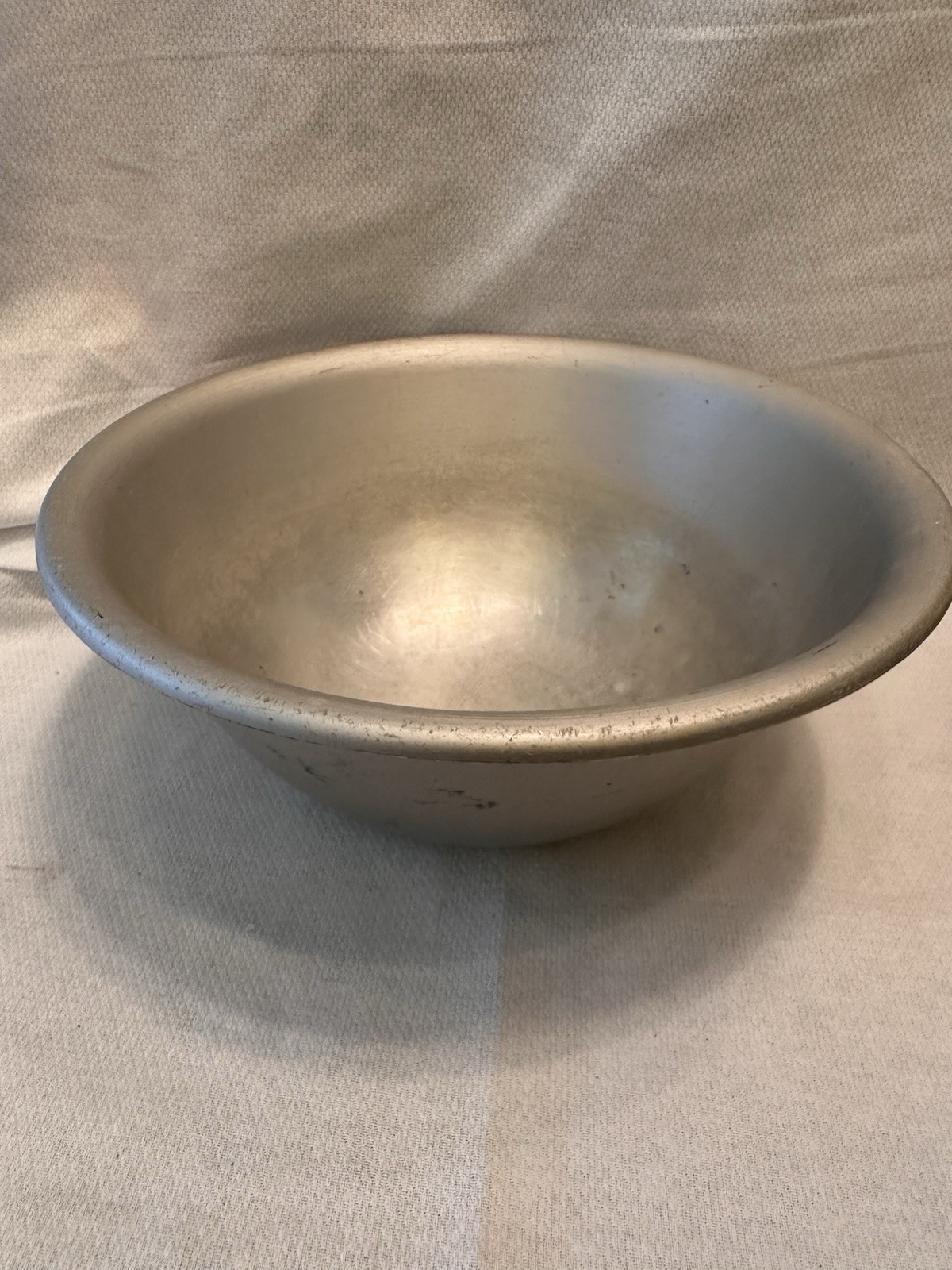 Vintage Wear-Ever Aluminum Mixing Bowl No. 452 1/2 Retro 2 Qt Kitchen Decor Vintage Wear-Ever Aluminum Mixing Bowl No. 452 1/2 Retro 2 Qt Kitchen Decor
