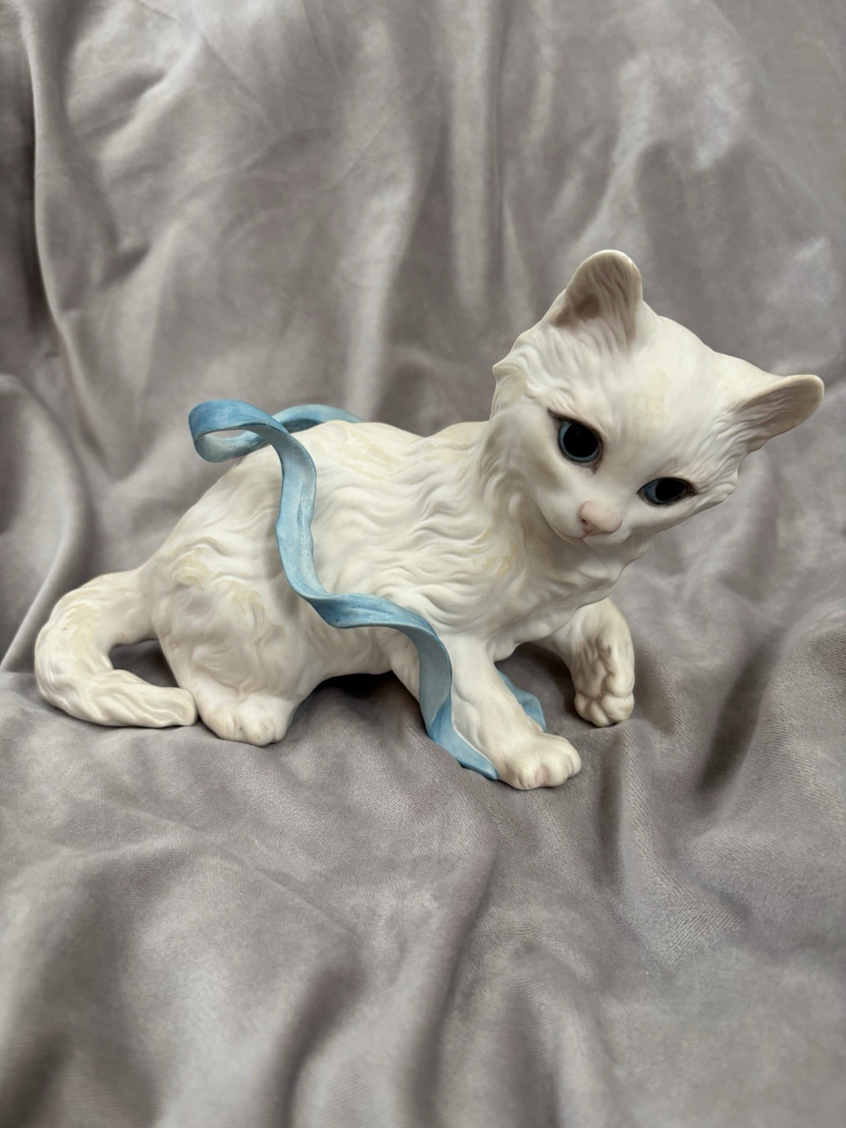 CYBIS BISQUE (PARIAN) PORCELAIN KITTEN WITH BLUE RIBBON, 1967, MINT CONDITION CYBIS BISQUE (PARIAN) PORCELAIN KITTEN WITH BLUE RIBBON, 1967, MINT CONDITION