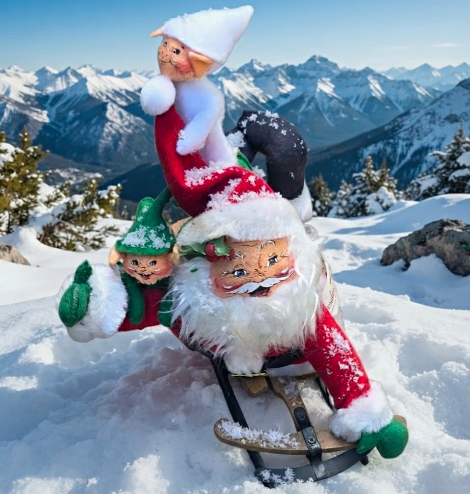 Annalee Handmade 2002 Santa & Elf Sled Figurine, Felt/Fabric, 10in