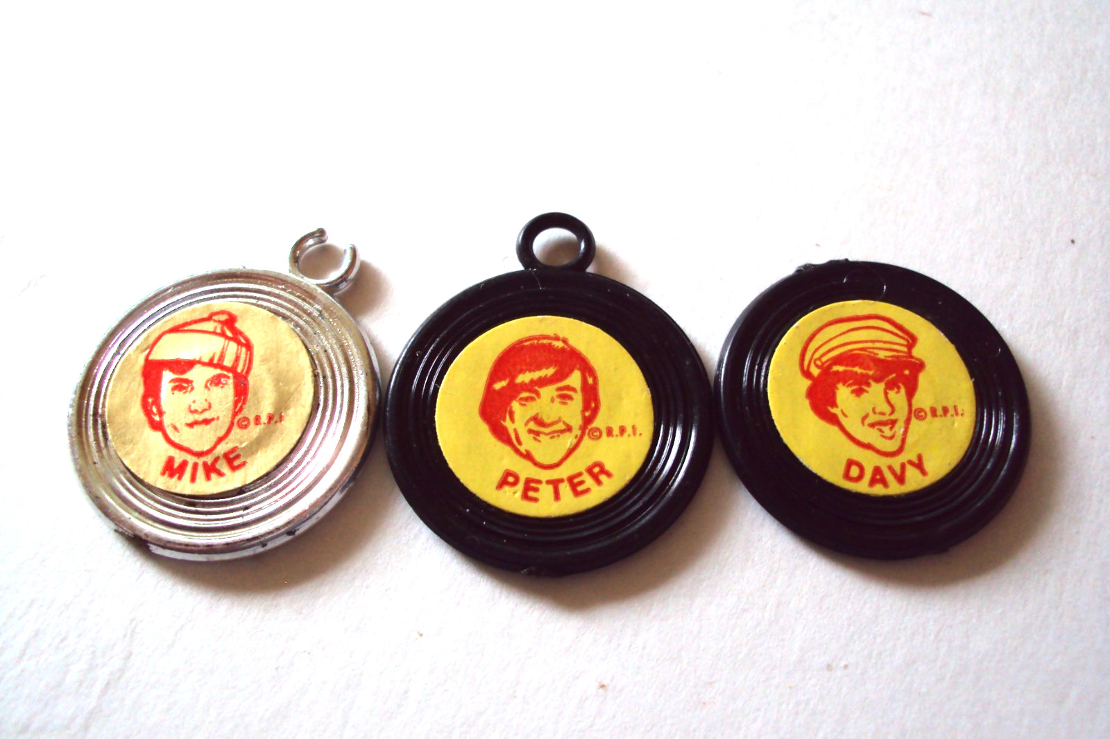 Vtg Gumball Charm Cracker Jack 60\'s HK MONKEES PHOTO RECORD SET Vending prize