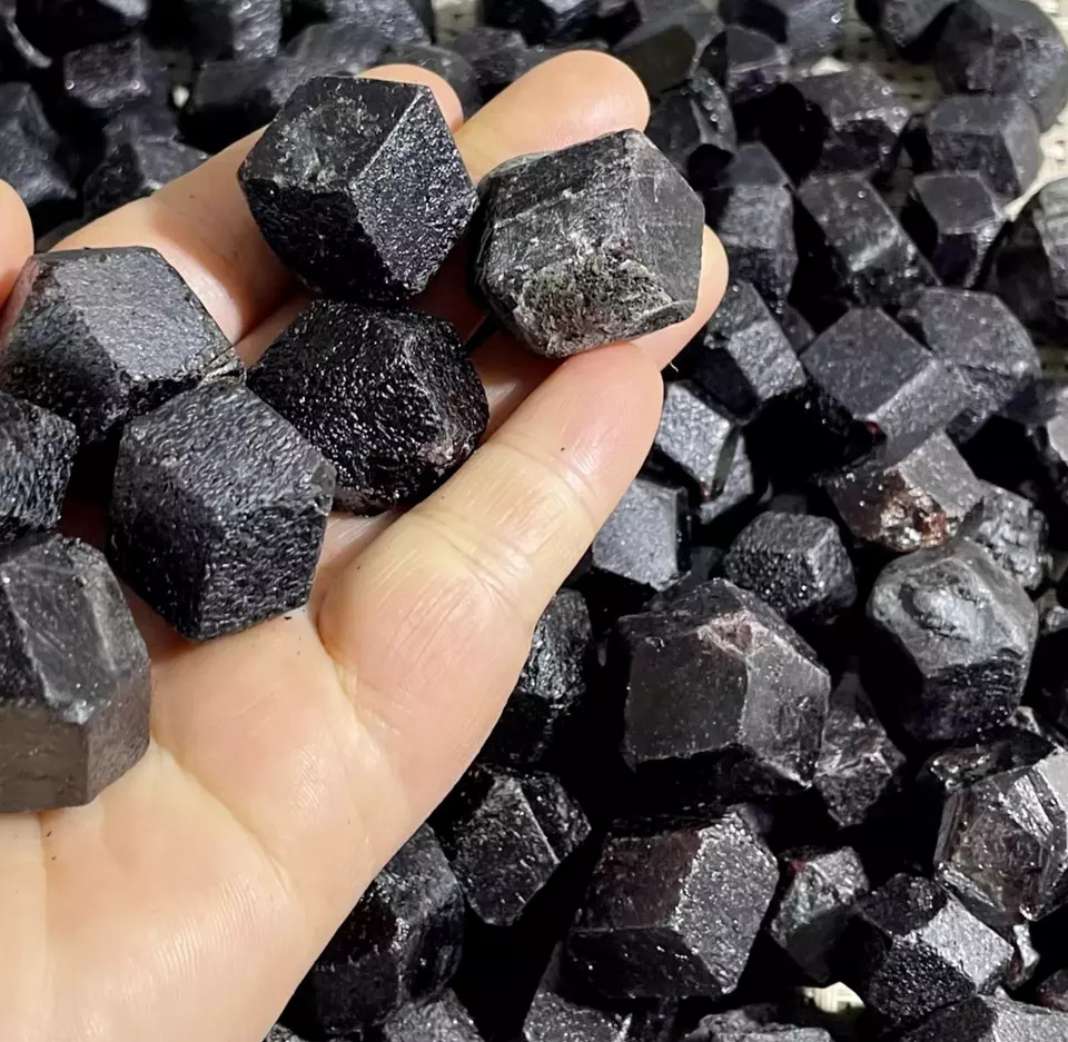 50Pcs 1000g Natural Rare garnet gemstone Crystal Rough Mineral Specimen 02