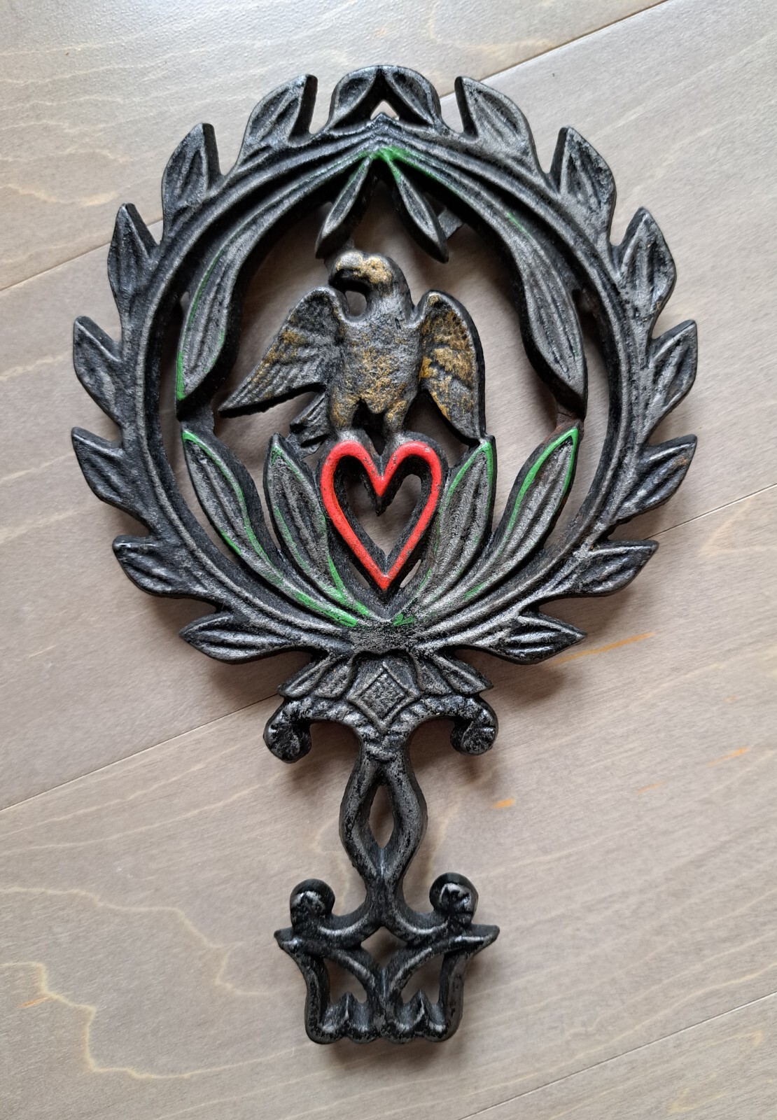 VINTAGE WILTON BLACK CAST IRON TRIVET EAGLE & HEART