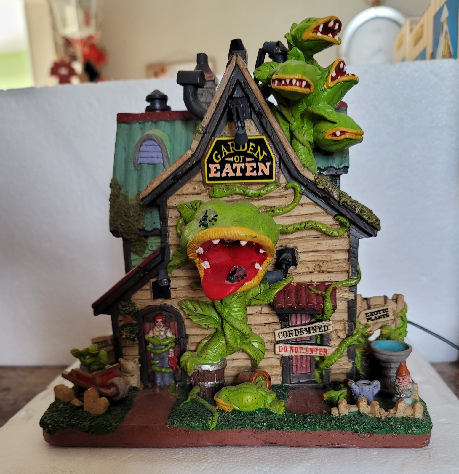 Lemax Spooky Town 2019 GARDEN OF EATEN NURSERY #95445 Lit Village Building Lemax Spooky Town 2019 GARDEN OF EATEN NURSERY #95445 Lit Village Building