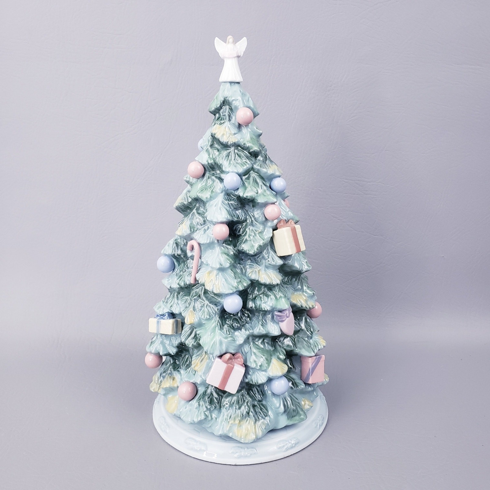 Lladró #6670 Christmas Tree The Night Before Christmas Collection 1999 Lladró #6670 Christmas Tree The Night Before Christmas Collection 1999