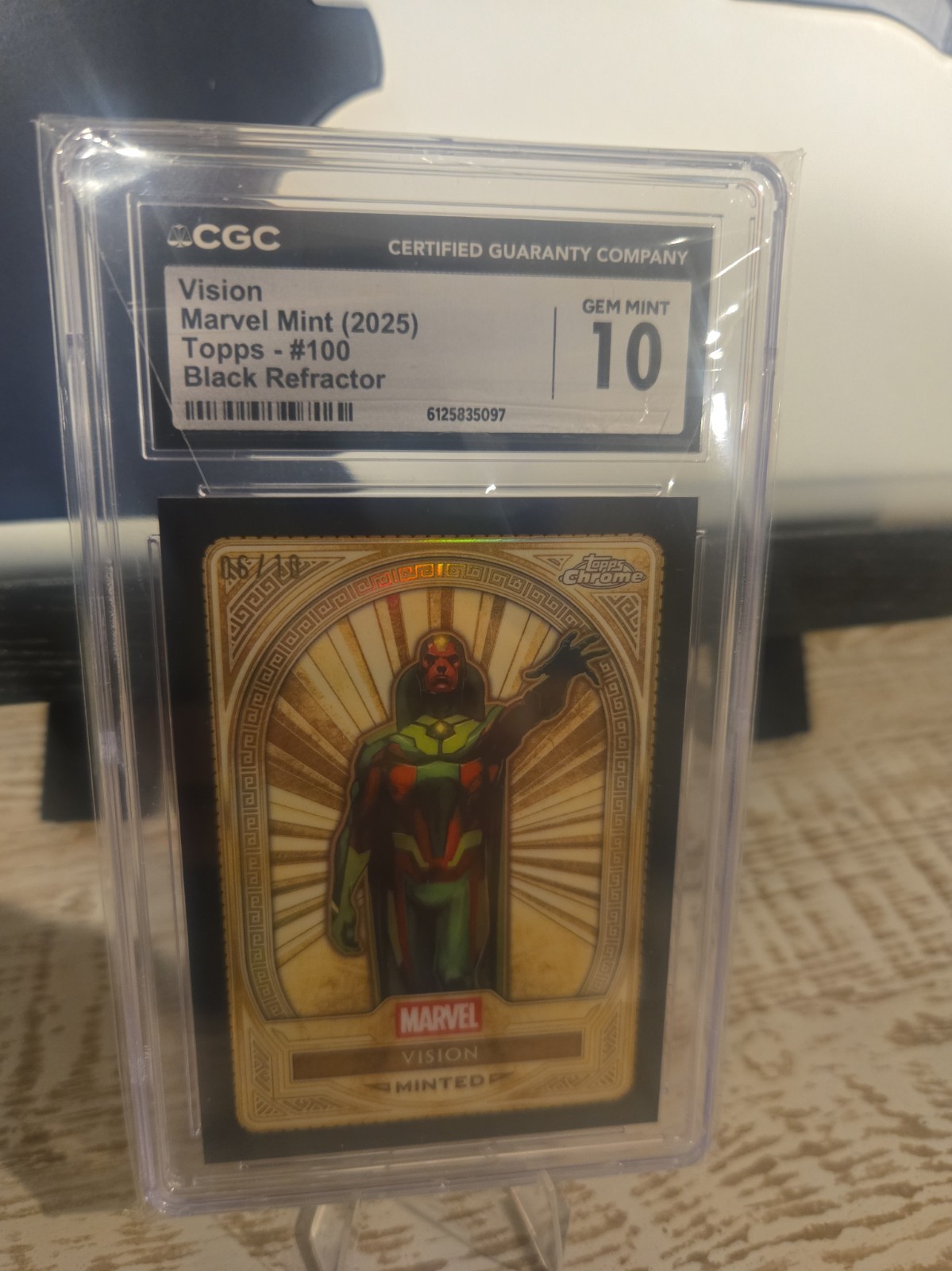 2025 TOPPS MARVEL MINT VISION BLACK REFRACTOR/10 CGC 10 2025 TOPPS MARVEL MINT VISION BLACK REFRACTOR/10 CGC 10