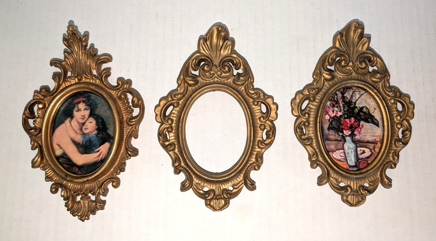 Vtg Gold Syroco Style Ornate Oval Hollywood Regency set of 3 botanical frames E3