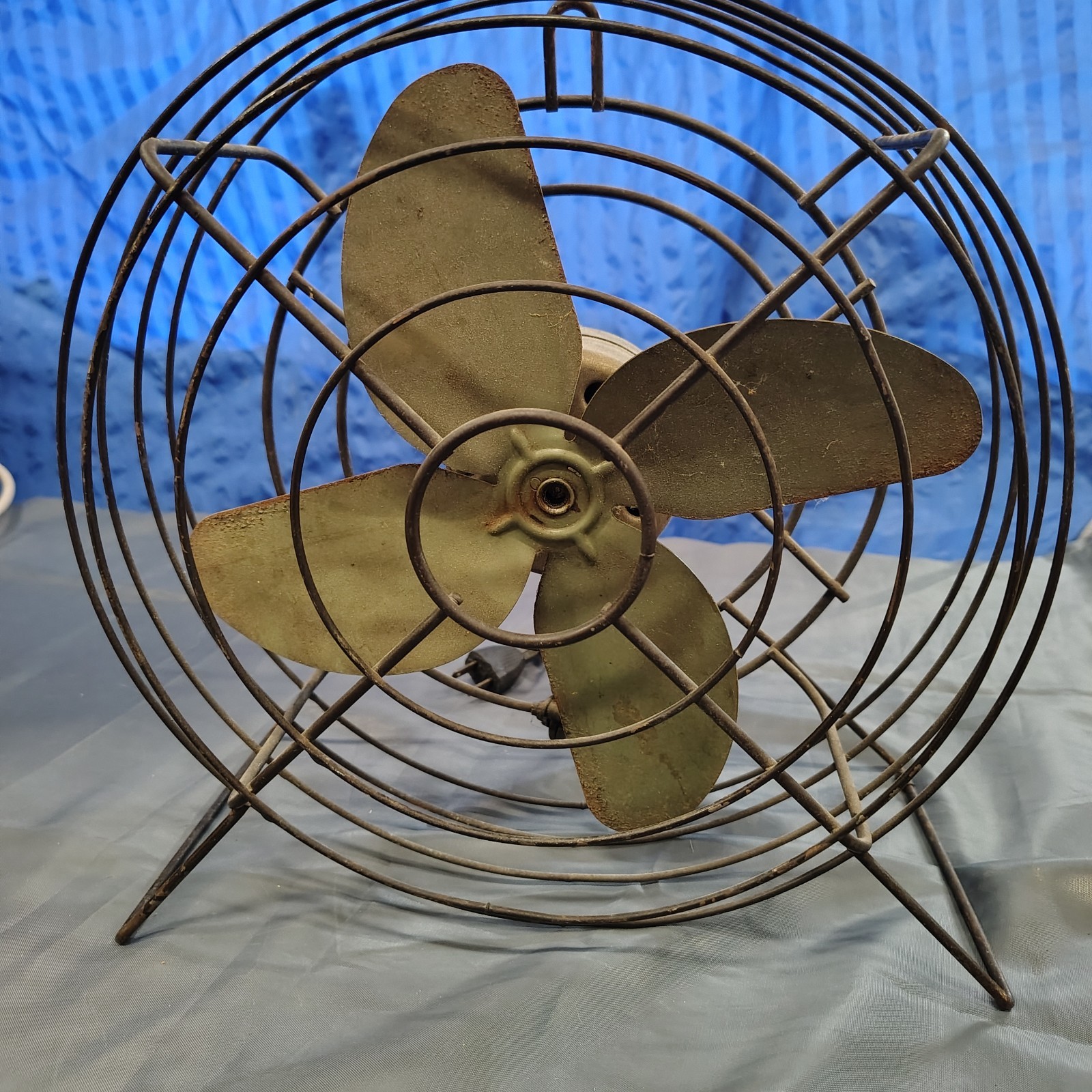 Antique Early 1920's  Delco Metal Desk Fan - 12