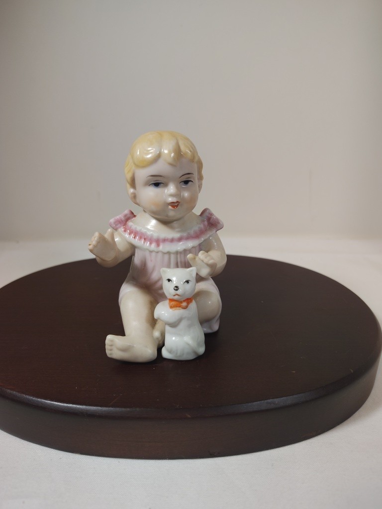 Vtg Porcelain Bisque Piano Baby Girl Pink  Dress w/ Kitty Cat Figurine 4.5\