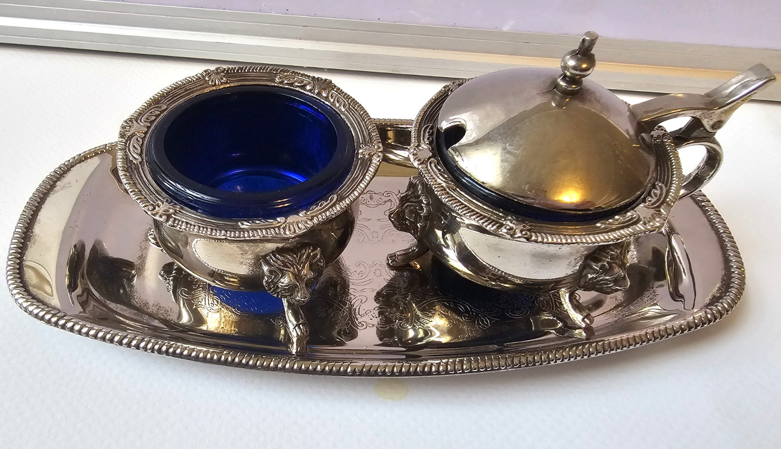 VINTAGE COBALT BLUE SALT CELLAR MUSTARD POT LION HEAD LEGS WITH TRAY VINTAGE COBALT BLUE SALT CELLAR MUSTARD POT LION HEAD LEGS WITH TRAY