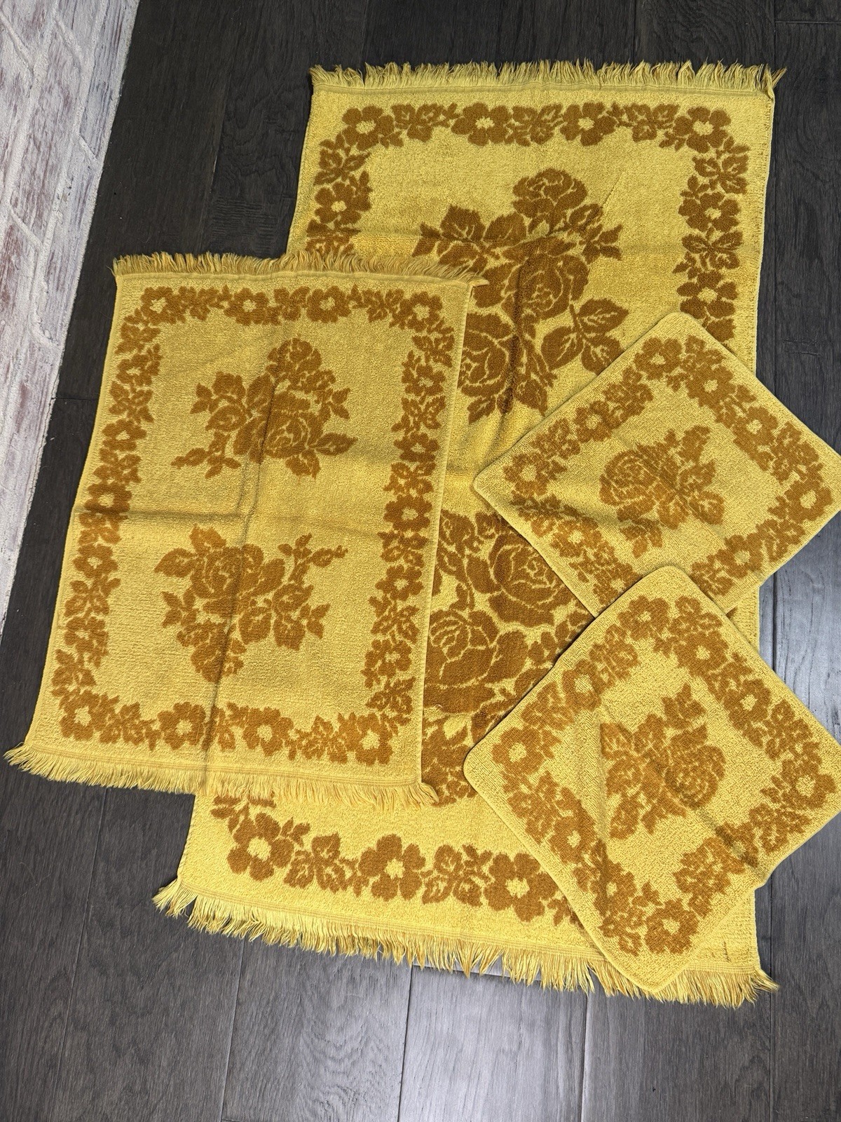 Fashion Manor Sculpted Towel Set Gold Floral Cotton Retro Vintage MCM