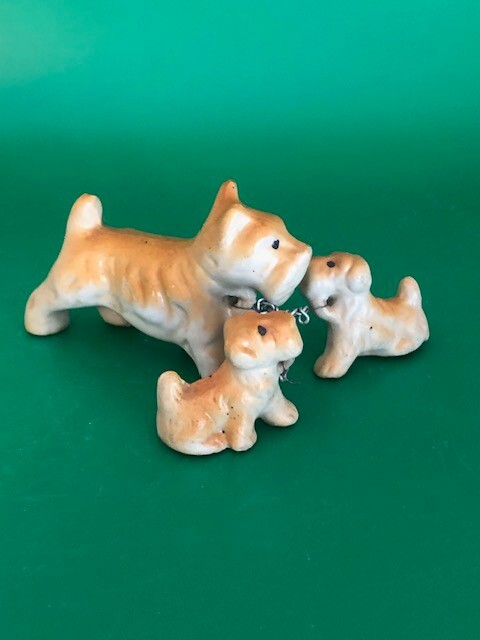 Vintage Scottish Terrier With 2 Puppies On Chain Figurine JAPAN 1950\'s Dogs