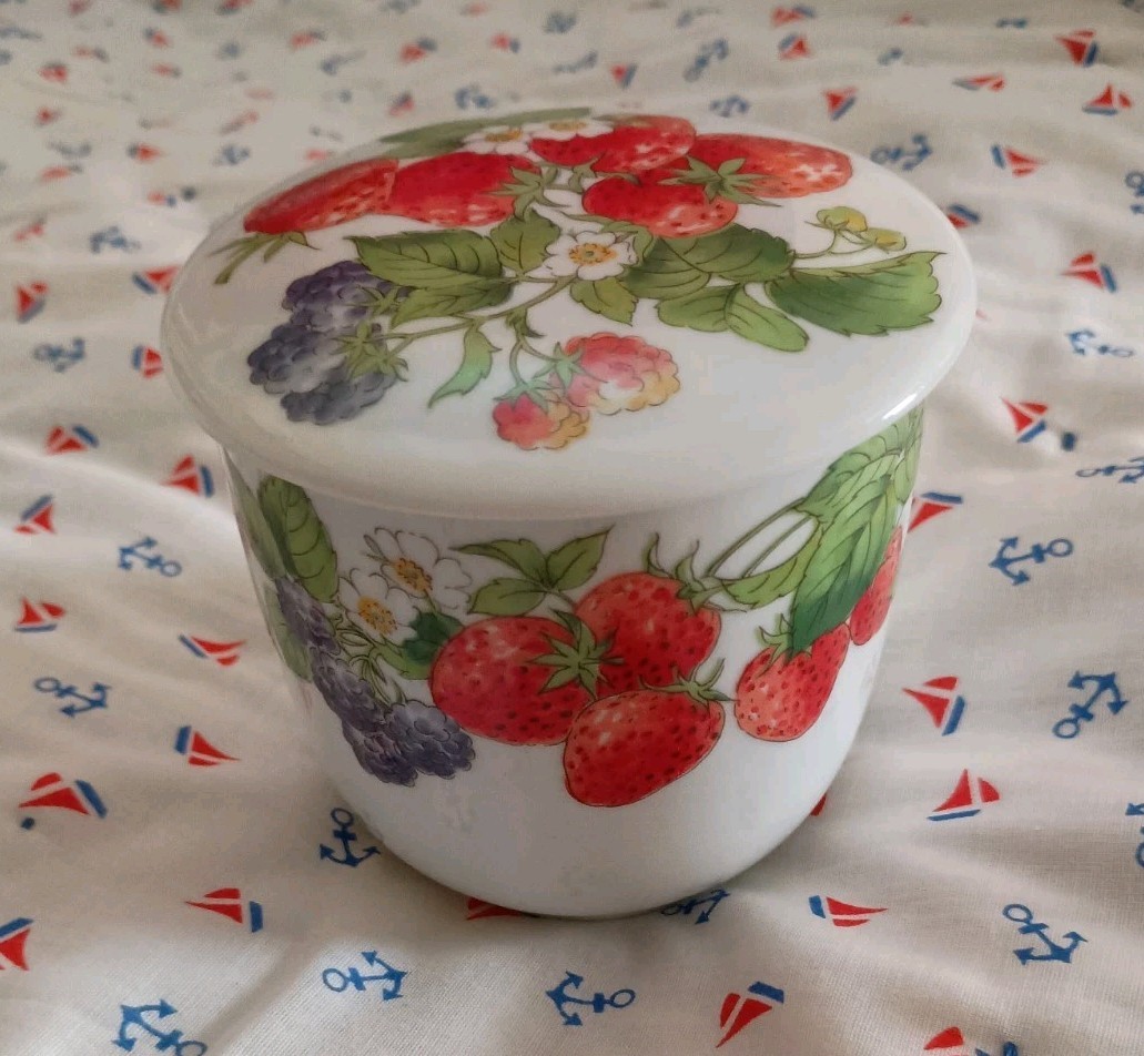 VTG Porcelain Jelly Jar From Taiwan. Great Condition See Photos