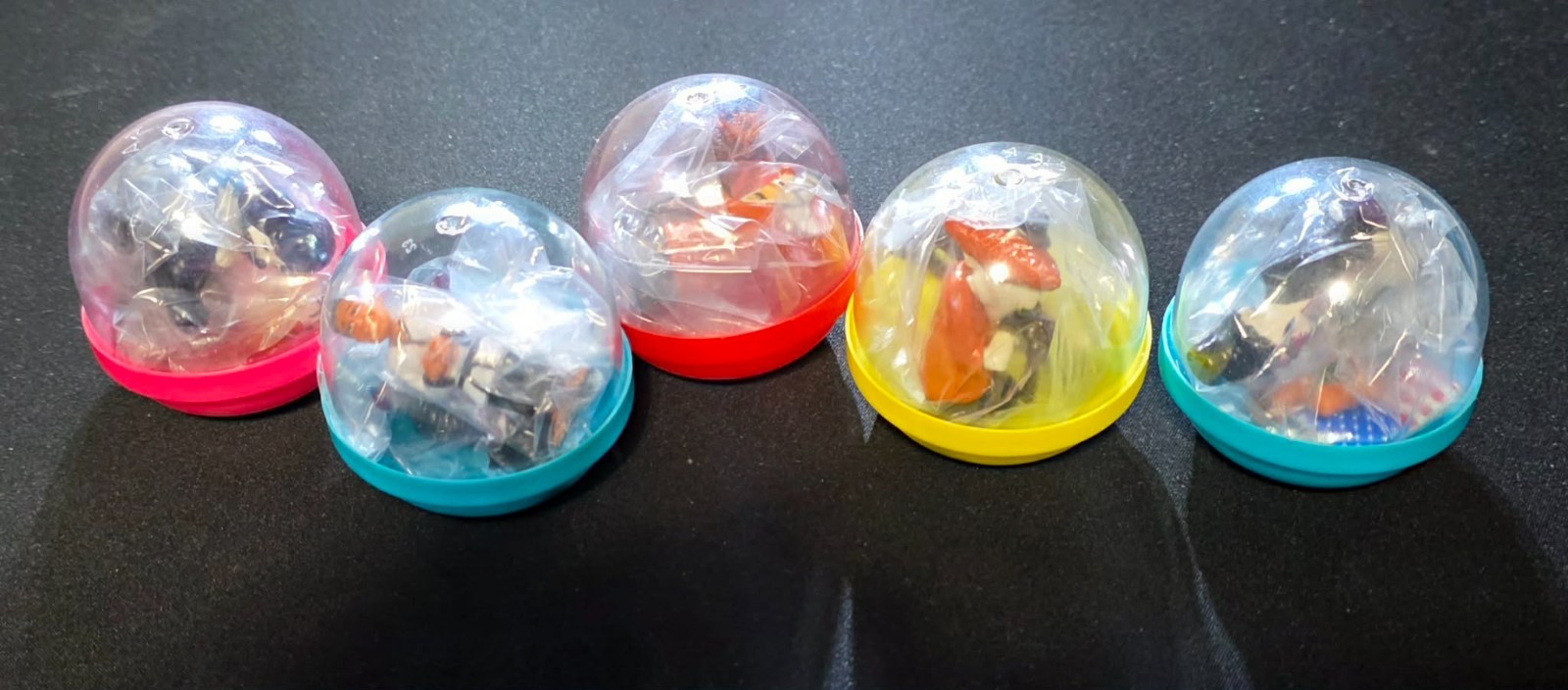 Vintage A&A Capsule Vending Machine Toys Figures Lot of 5 Unopened Capsules