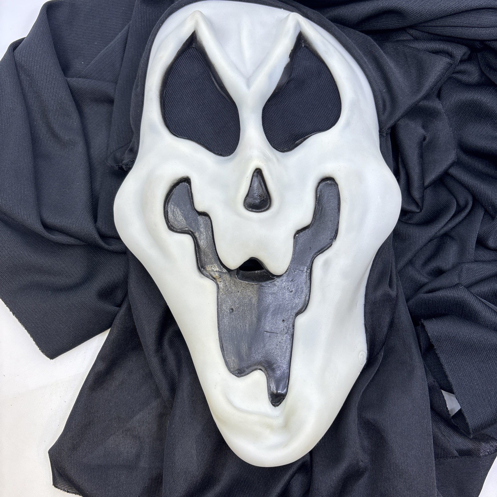 Vintage Ghost Face Scream Smile Mask #9206 Easter Unlimited w/Shroud Vintage Ghost Face Scream Smile Mask #9206 Easter Unlimited w/Shroud