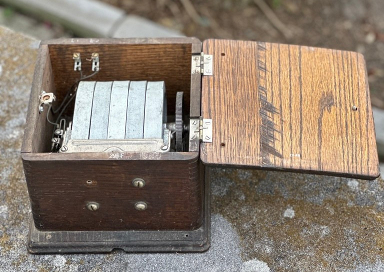 Antique Western Electric 299F 48A 5-Bar Telephone Magneto Generator Wood Box
