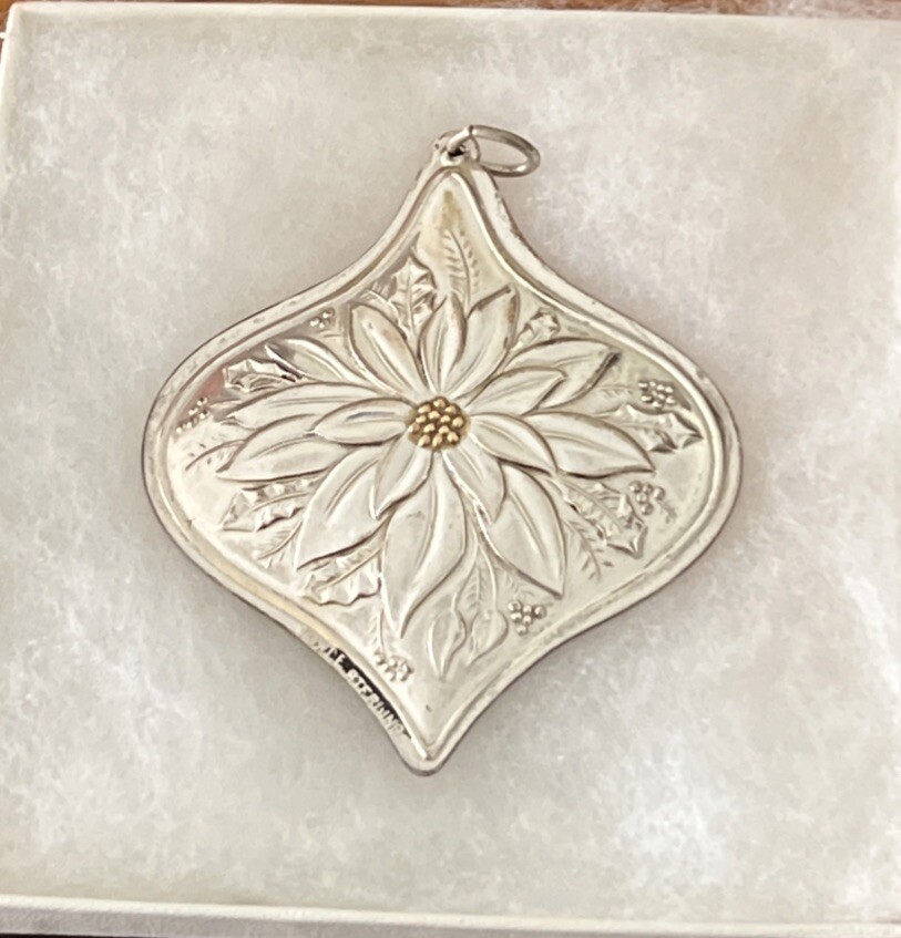1995 TOWLE SILVER CHRISTMAS FLORAL MEDALLION IN BOX PRE OWNED