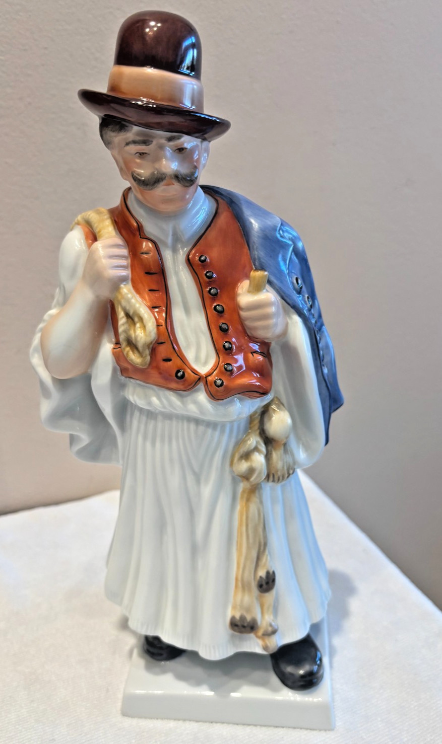 LARGE VINTAGE HUNGARIAN PORCELAIN FIGURINE, HAND PAINTED IN HEREND, 13 1/4\