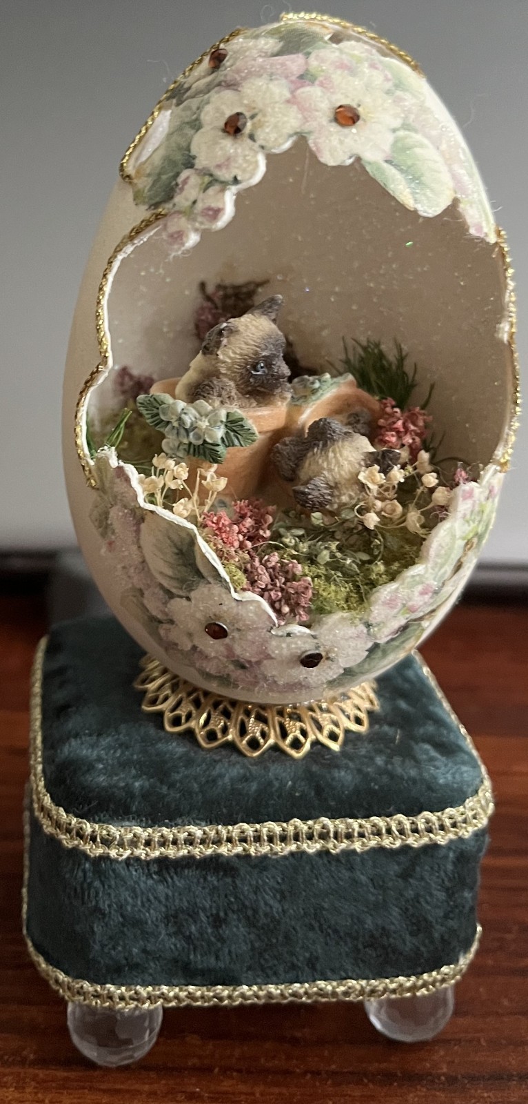 Vintage Ostrich Egg Diorama-2 Baby Bears Playing in the Forest Vintage Ostrich Egg Diorama-2 Baby Bears Playing in the Forest