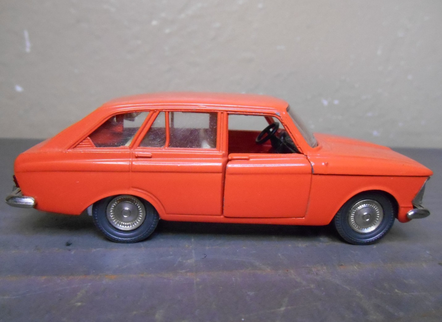 Moskvitch IZ 1500 Kombi A12 In Orange USSR CCCP 1:43
