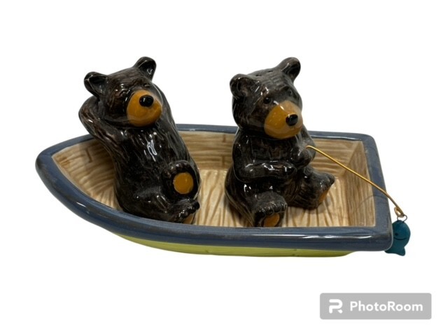 New Grasslands Road 2 Bears Fishing on A Boat Salt Pepper Home Decor Kitchenware
