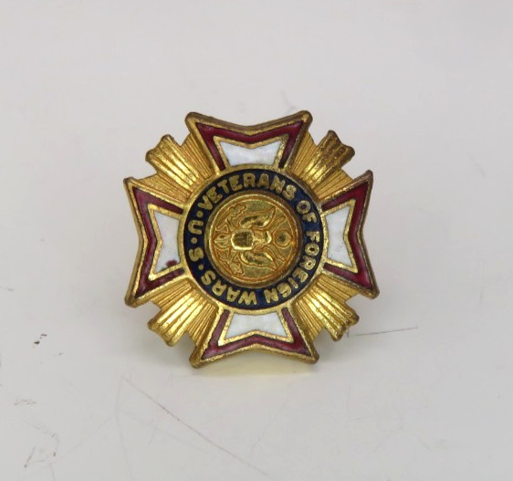 V.F.W. VFW Veterans of Foreign Wars Gold Toned & Enameled Screwback Lapel Pin