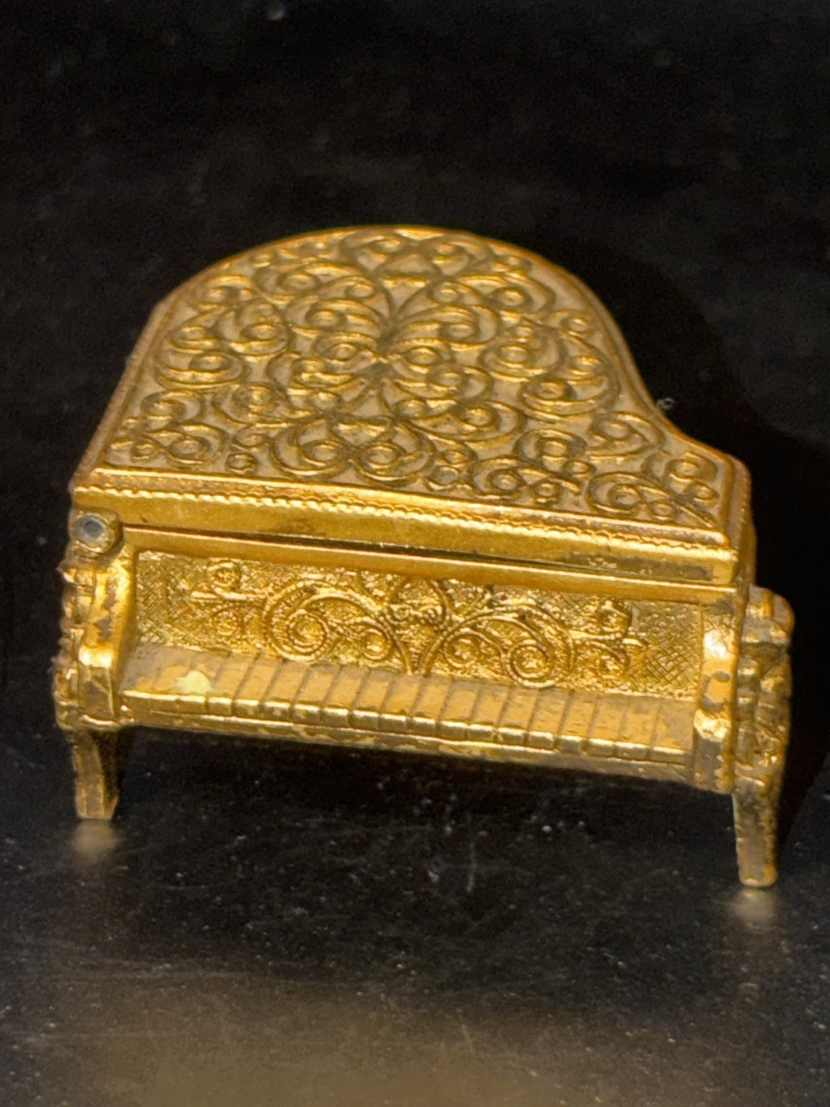 VINTAGE 1971 AVON BABY GRAND PIANO PERFUME COMPACT