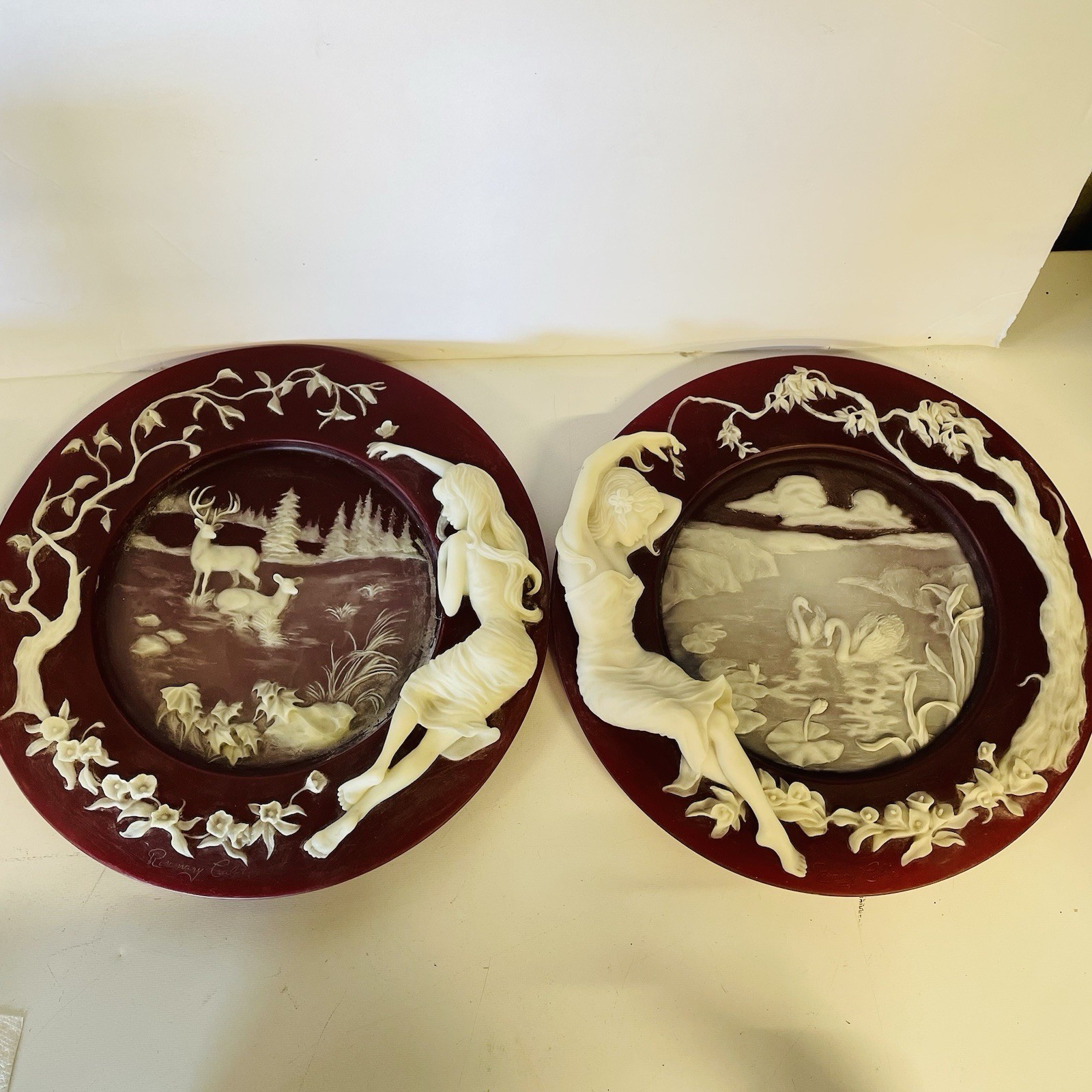 Set Of 2 VTG Tiffany’s World Enchanted Moments Incolay Cameo Glass Plates 13”