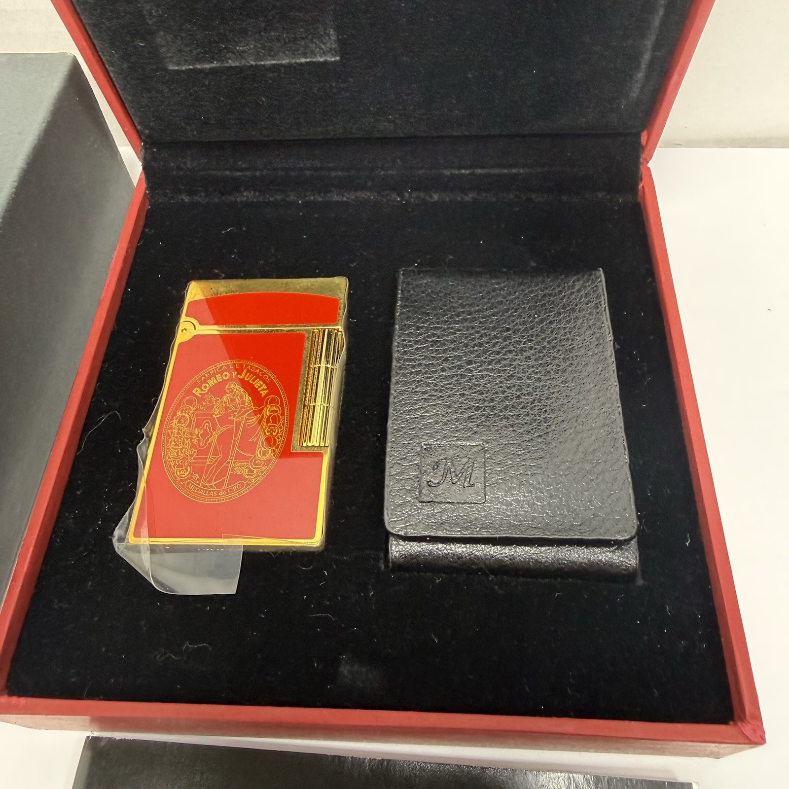 Romeo y Julieta Montecristo USA Red & Gold Lighter Dual Flame + Leather Case