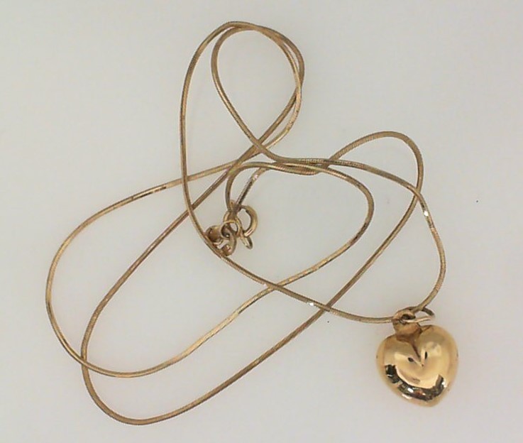 Delicate 10K Yellow Gold Puffed Heart Charm Pendant Necklace with 18\