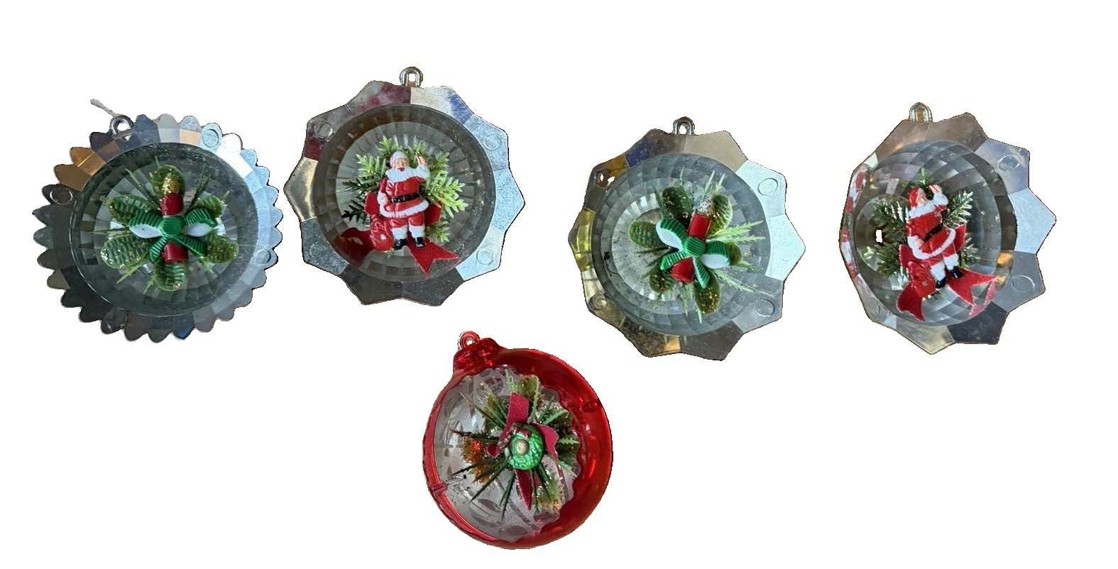 VTG Jewel Brite 5 Round Diorama Ornaments Santa 2 Candles 2 Wreath MCM Retro 60s