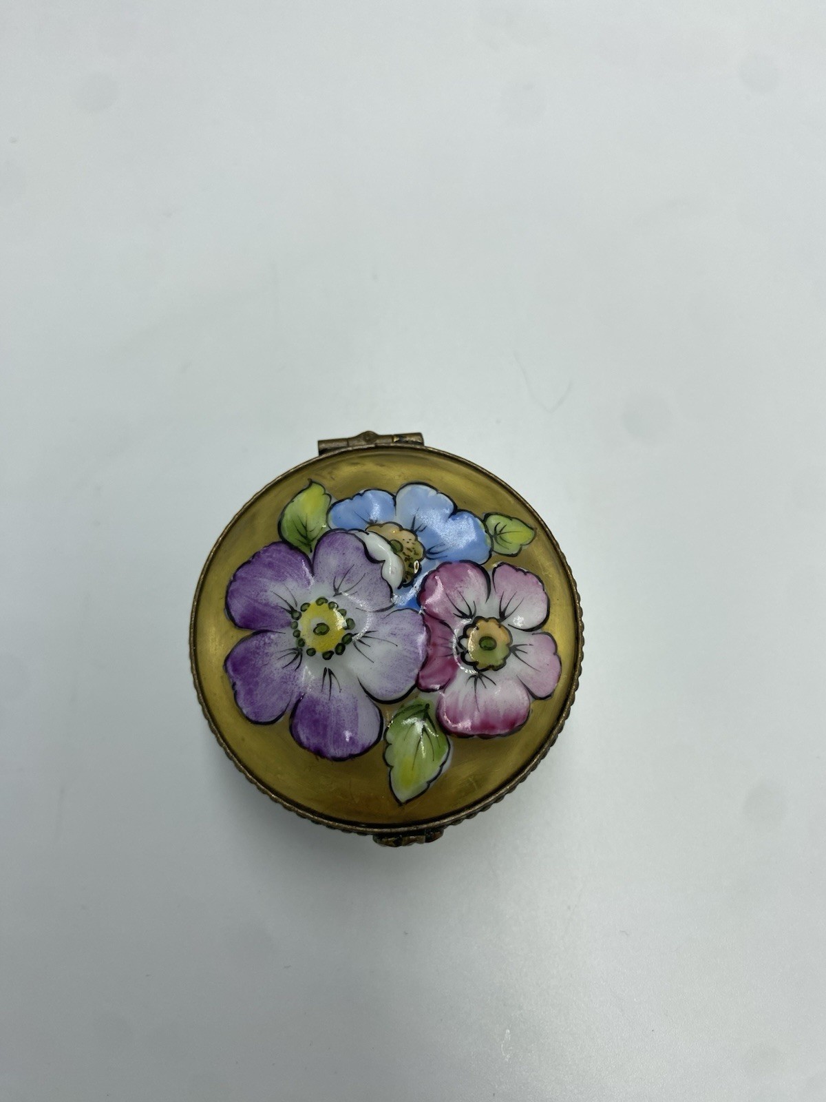 Vintage Chamart Limoges France Peint Main Hand Painted Floral Trinket Pill Box Vintage Chamart Limoges France Peint Main Hand Painted Floral Trinket Pill Box