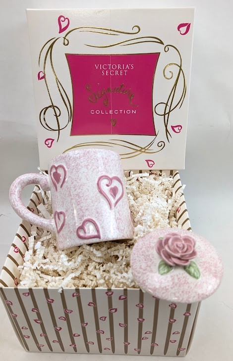 NIB Victoria’s Secret Signature Collection Speckled Hearts COFFEE MUG CUP W/ LID NIB Victoria’s Secret Signature Collection Speckled Hearts COFFEE MUG CUP W/ LID
