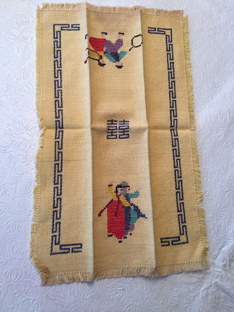 vintage embroidered ORIENTAL Korean Finger Tip Towel NOS Foil Label
