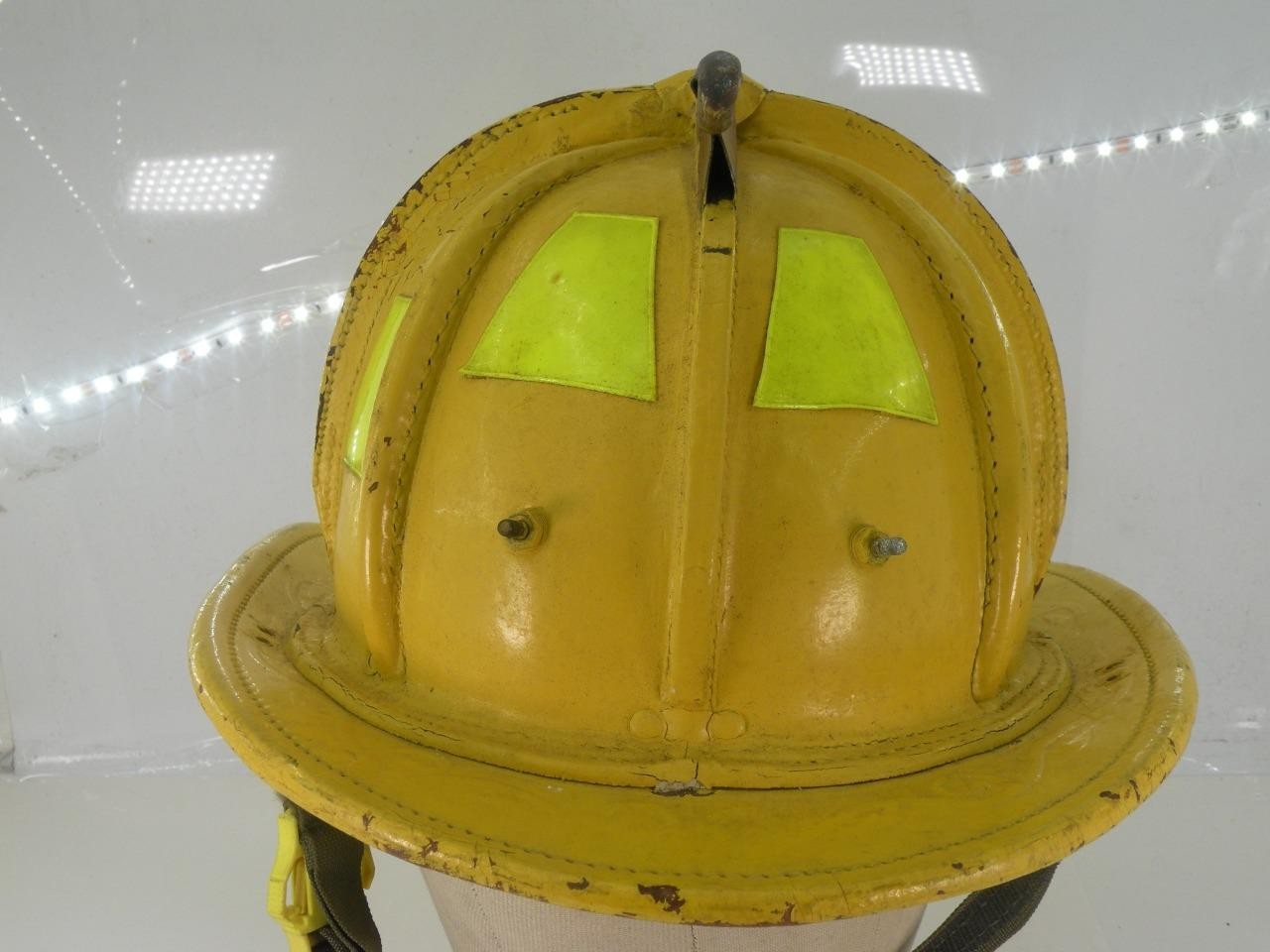 VINTAGE 1992 CAIRNS BROTHERS N6A 1MR LEATHER FIRE DEPT HELMET ADJ-MEDIUM NICE VINTAGE 1992 CAIRNS BROTHERS N6A 1MR LEATHER FIRE DEPT HELMET ADJ-MEDIUM NICE